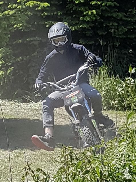 Moped im Staub.jpg