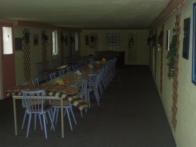 Frühstücksraum/Aufenthaltsraum ist komplett überdacht und geschlossen.