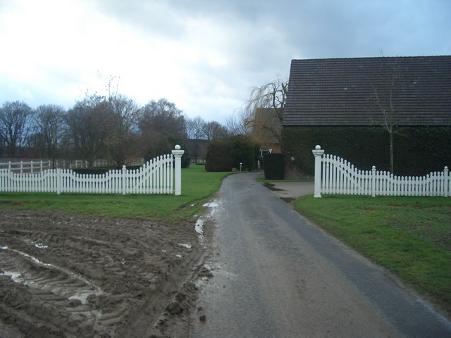 Einfahrt zum Bauernhof. Im ersten Moment hab ich gedacht, ich betrete nun die Ponderosa Ranch :D